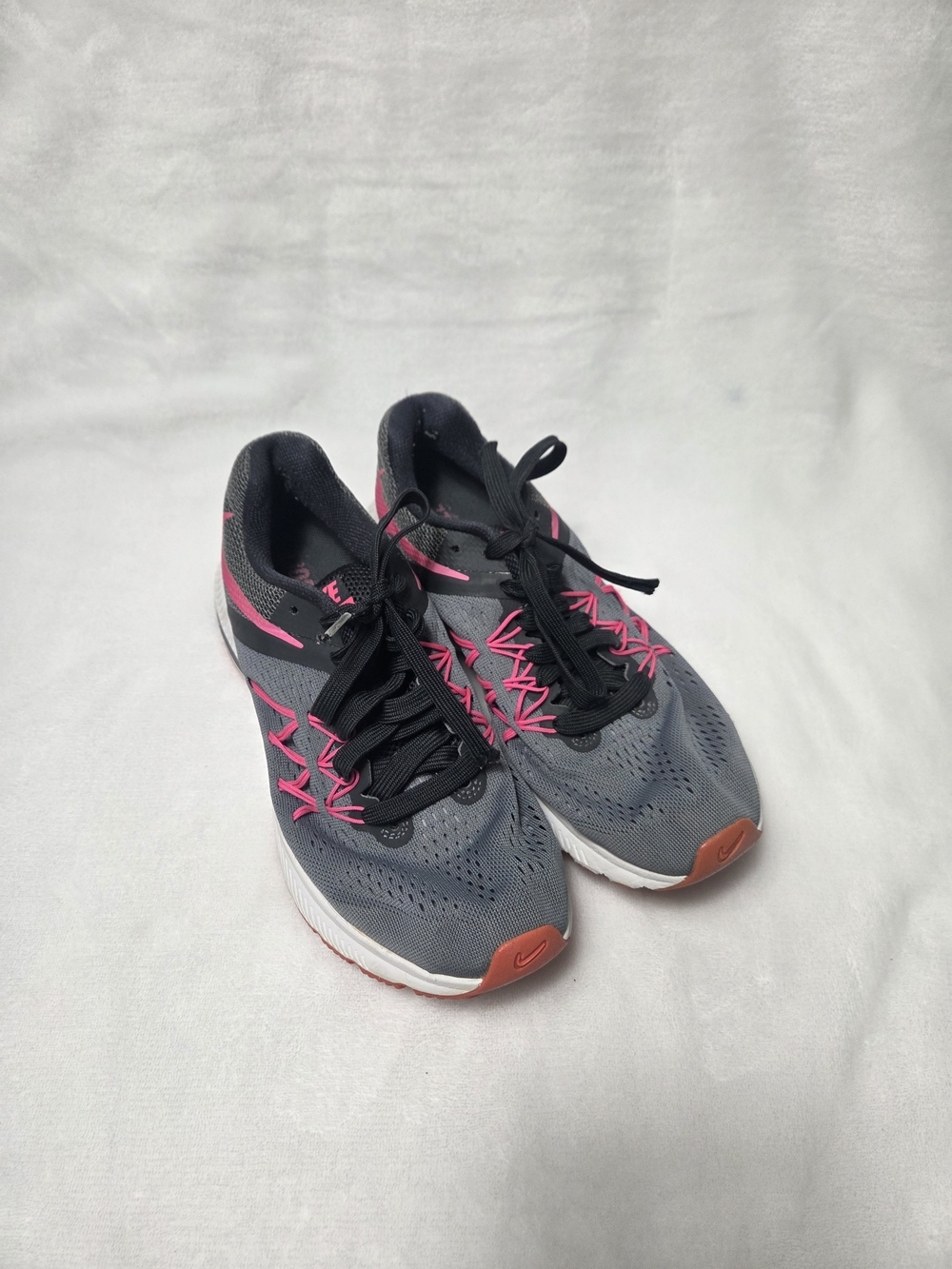 Nike Air Zoom Winflo 3 Gray with Pink Accent Athletic Running Shoes